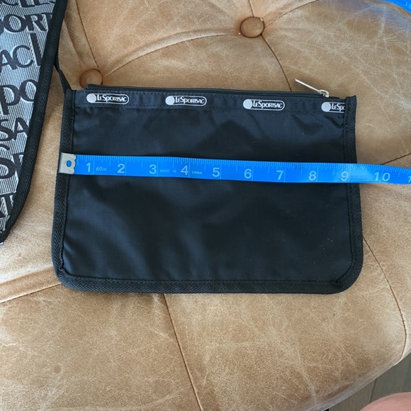 Lesportsac Travel/Tote Bag w/ Magnetic Closure - Picture 10 of 11